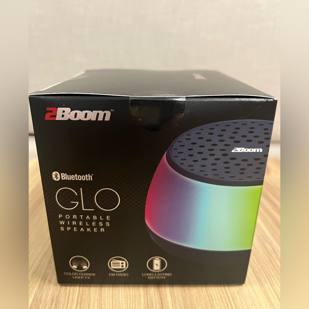 Bluetooth GLO Wireless Speaker. Portable, color changing, FM radio. Gift. NEW!